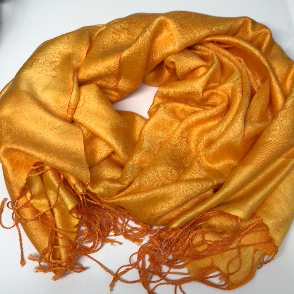🌸BOGO ALL $10&under! Pretty orange scarf 🧡